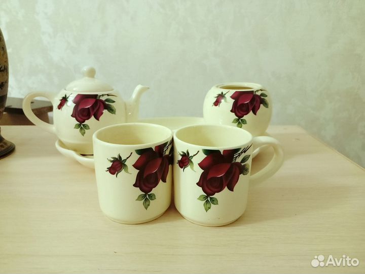 Чайник заварочный, кружки, блюдо