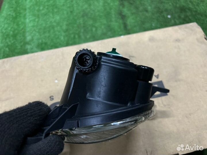 Фара противотуманная передняя правая Toyota