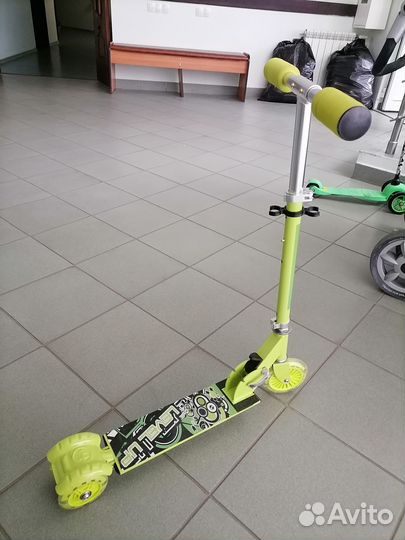 Продам детский самокат 3-х колёсный