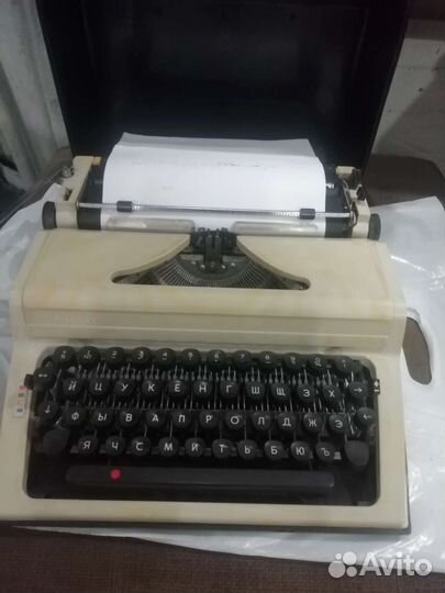 Печатная пишущая машинка