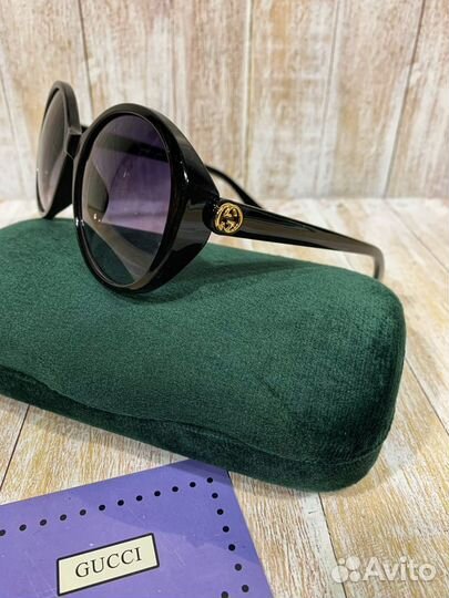 Солнцезащитные очки Gucci женские