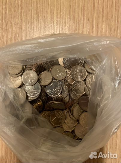 Монета. 1 копейка, около 300 штук. Все 2006 года