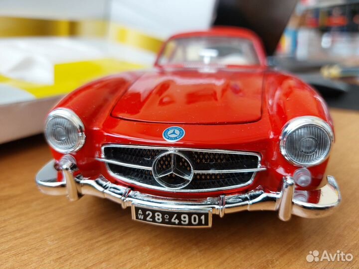 Коллекционная модель Mercedes-Benz 300 SL 1:18