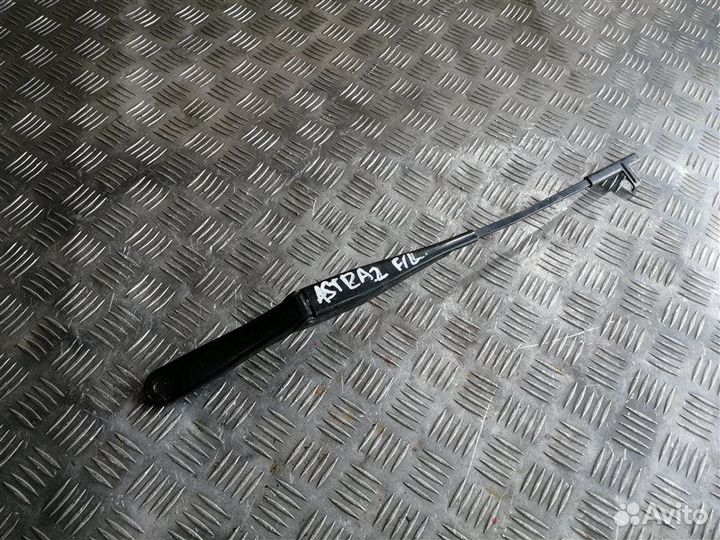 Поводок стеклоочистителя левый Opel Astra H L69