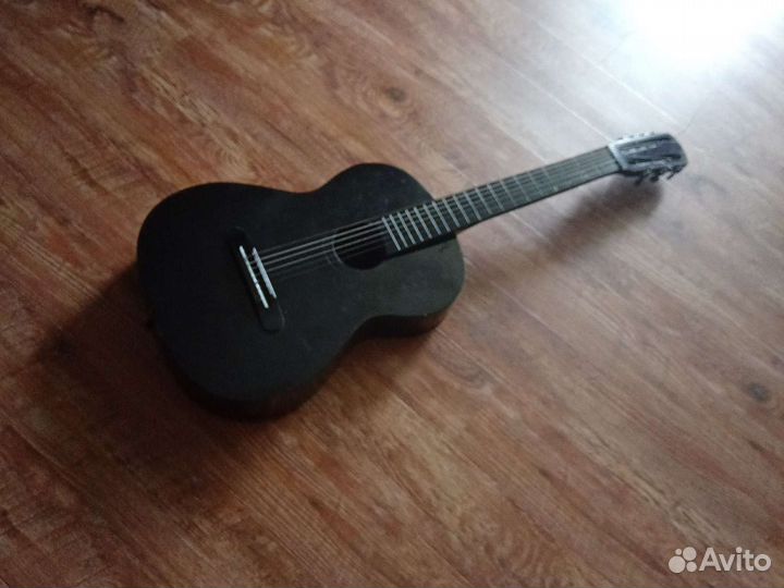 Акустическая гитара