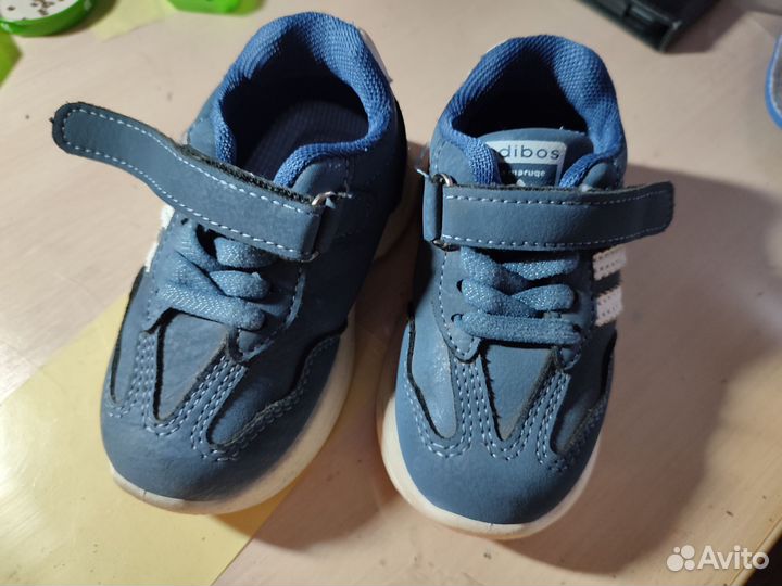 Кроссовки детские