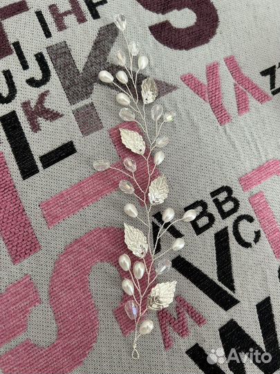 Украшение в прическу белое, из бусин