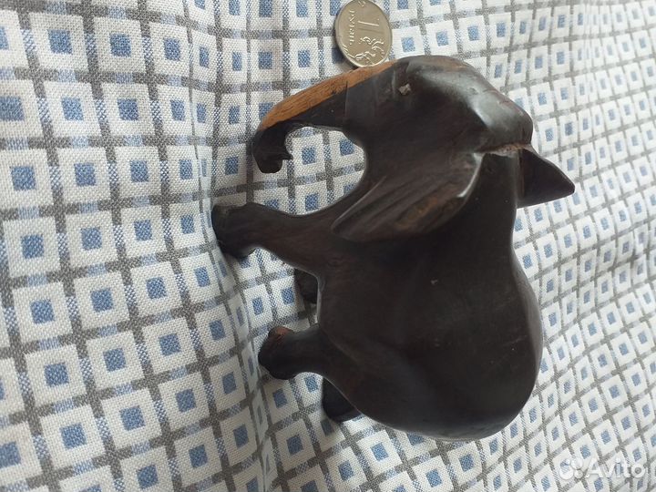 Слон из каменного дерева