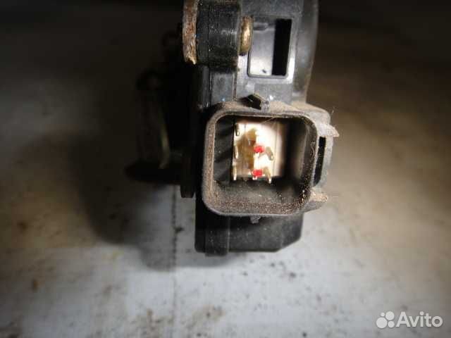 Замок двери Santa Fe classic зад R б\у (арт. 8142026000)