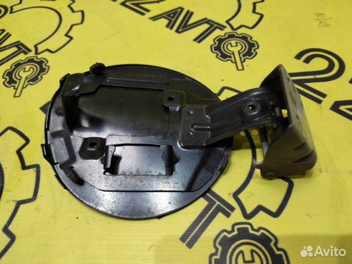 Лючок топливного бака Suzuki Escudo TD54W J20A