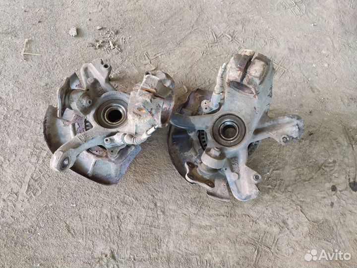 Поворотный кулак левый правый Octavia Tour