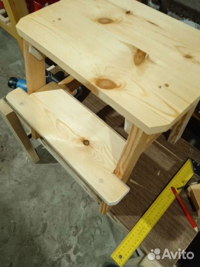 Стремянка из массива дерева