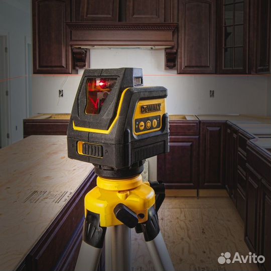 Самовыравнивающийся лазерный уровень dewalt DW0811