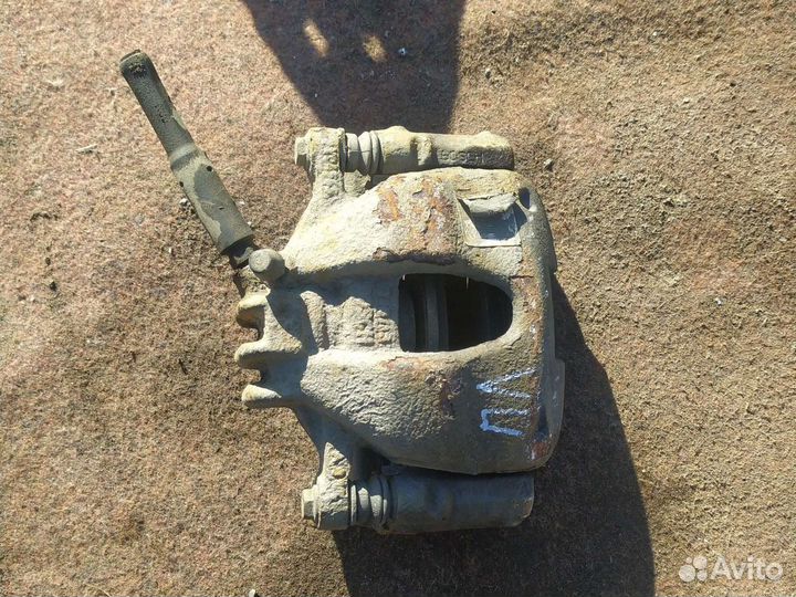 Передний левый тормозной суппорт citroen c4