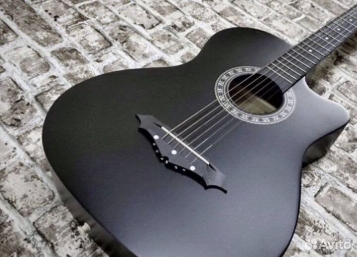 Акустическая классическая гитара