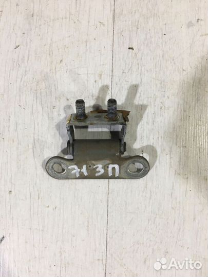 Петля крышки багажника toyota corolla 120 1.6 мт х