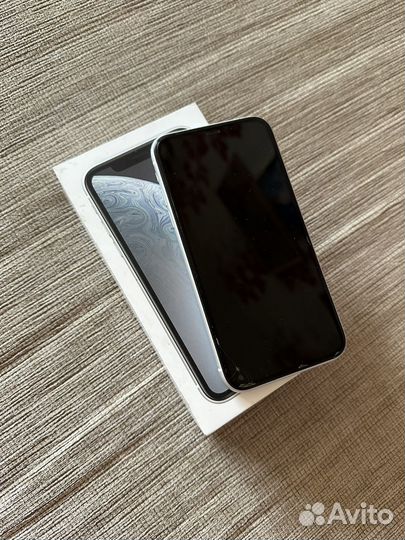 Телефон iPhone хр 128 гб