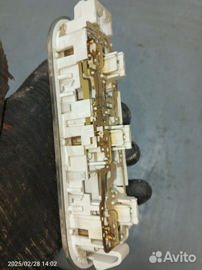 Плафон подсветки салона Renault Megane K4M 2008