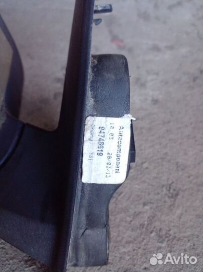 Зеркало правое Chevrolet Cobalt 2013 год дефект