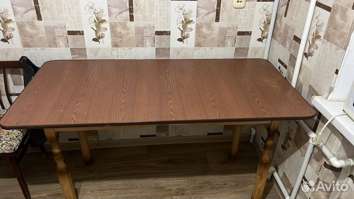 Кухонный стол