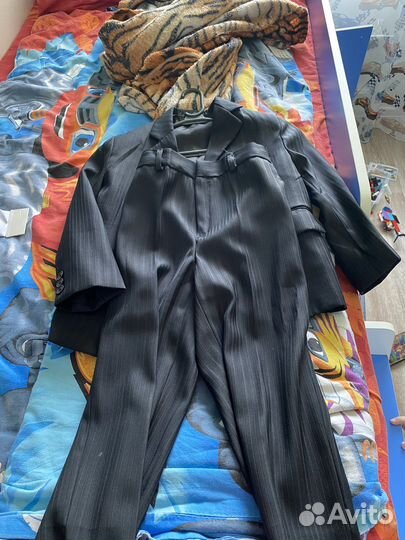 Костюм тройка