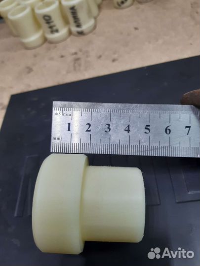 Капролоновая втулка рейки Веста увеличенная