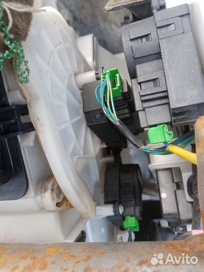 Моторчик заслонок отопителя Mitsubishi Lancer 10