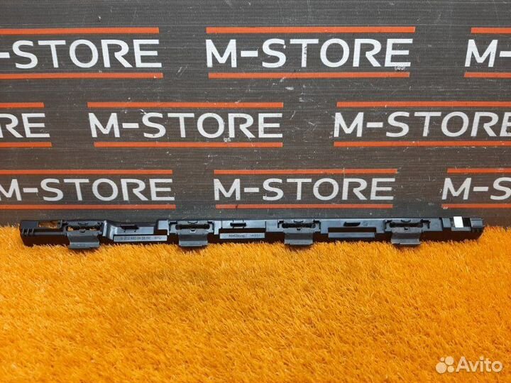 Кронштейн порога передний правый Mercedes-Benz