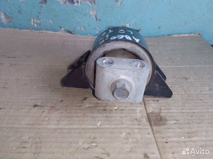 Подушка двигателя левая Chevrolet Aveo T200