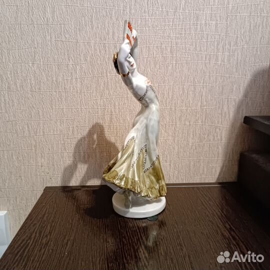 Болеро (Балерина с веером)лзфи