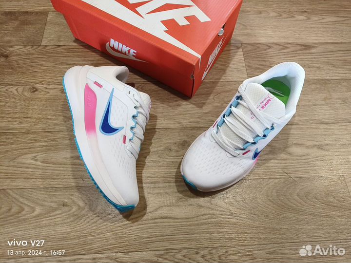 Кроссовки женские новые беговые Nike Air Winflo 10