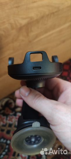 Автомобильный держатель с беспроводной зарядкой