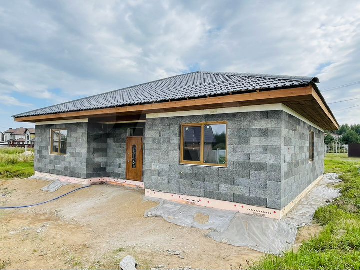 Коттедж 186 м² на участке 9,4 сот.