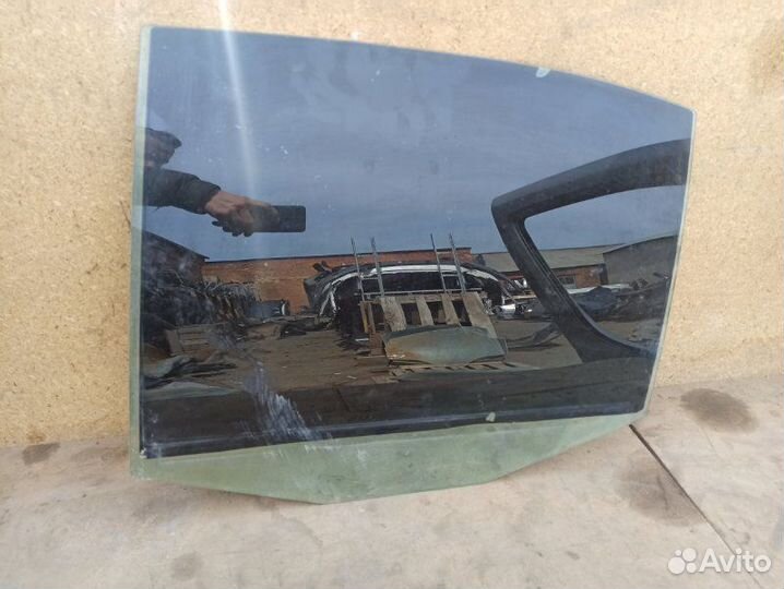 Стекло заднее левое Skoda Octavia A4 2000-2011