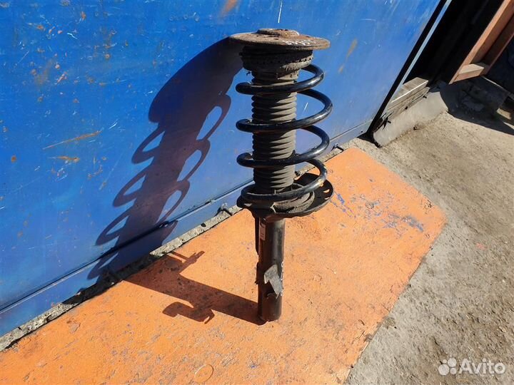 Стойка передняя левая Volvo XC70 2 V70 2007-2016