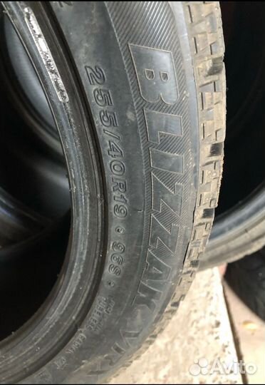 Bridgestone Blizzak VRX 255/40 R19 96S