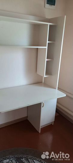 Письменный стол