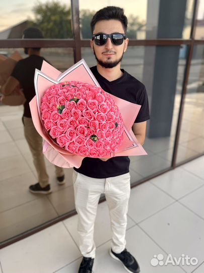 Букет роз цветы 105 роз