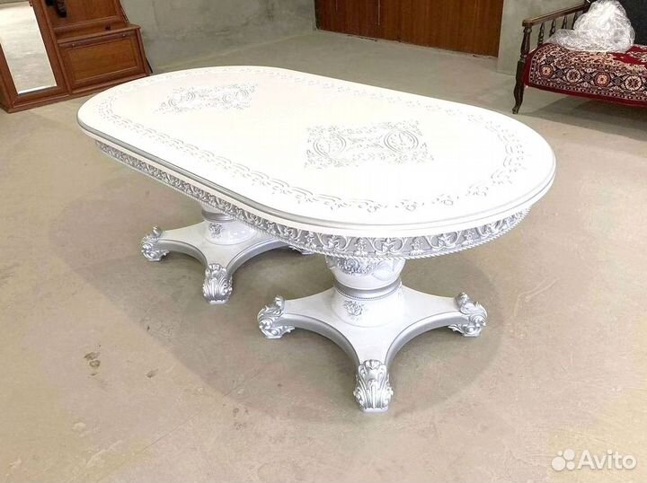 Столы и стулья