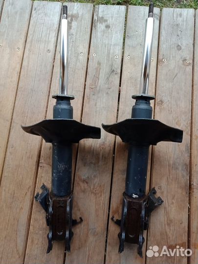 Амортизаторы передние Nissan Maxima A33