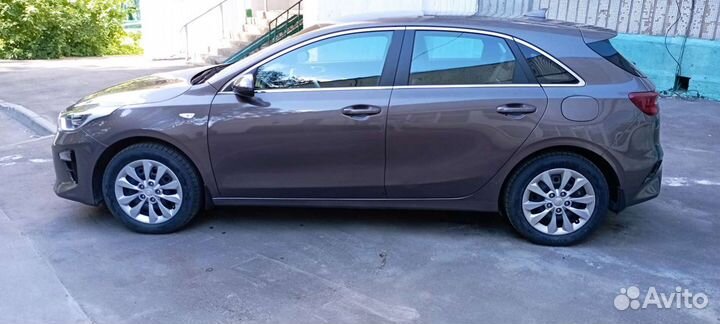 Инструктор по вождению, автоинструктор женщина