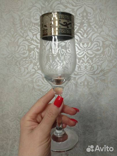 Набор бокалов и рюмок