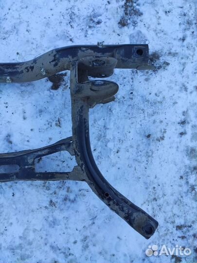 Подрамник задний Skoda Yeti 1.2