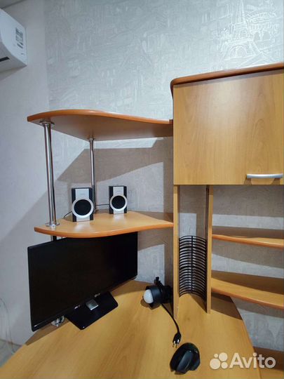 Компьютерный письменный стол