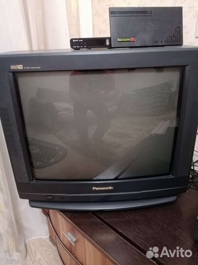 Телевизор и видеомагнитофон Panasonic
