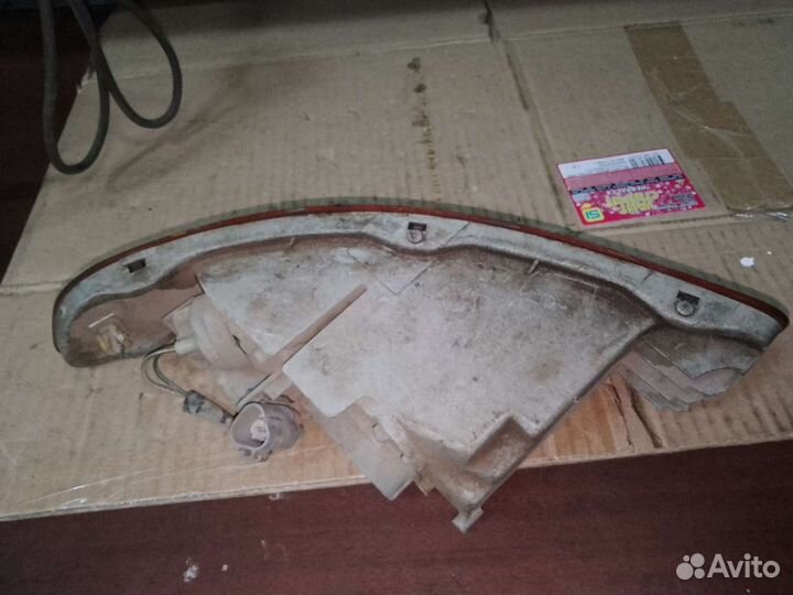 Поворотник в бампер передний правый Toyota Carina