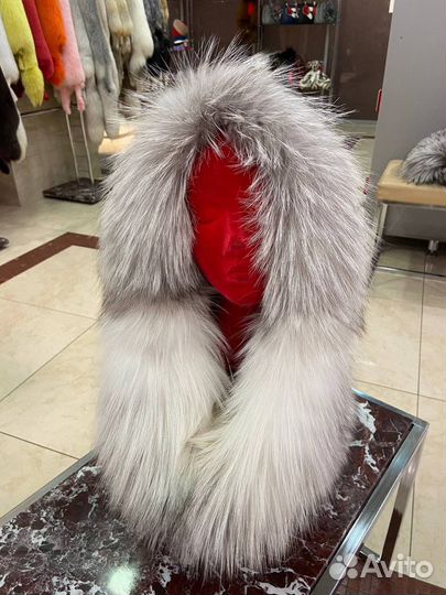 Снут из белой чернобурки на трикотаже