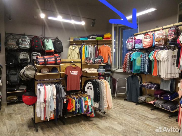 Продам торговое оборудование для магазина Одежды