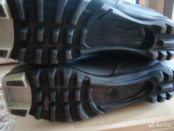 Ботинки треккинговые 39 раз,лыжные 37 раз