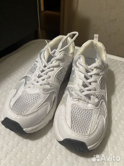 Кроссовки женские 38/38,5